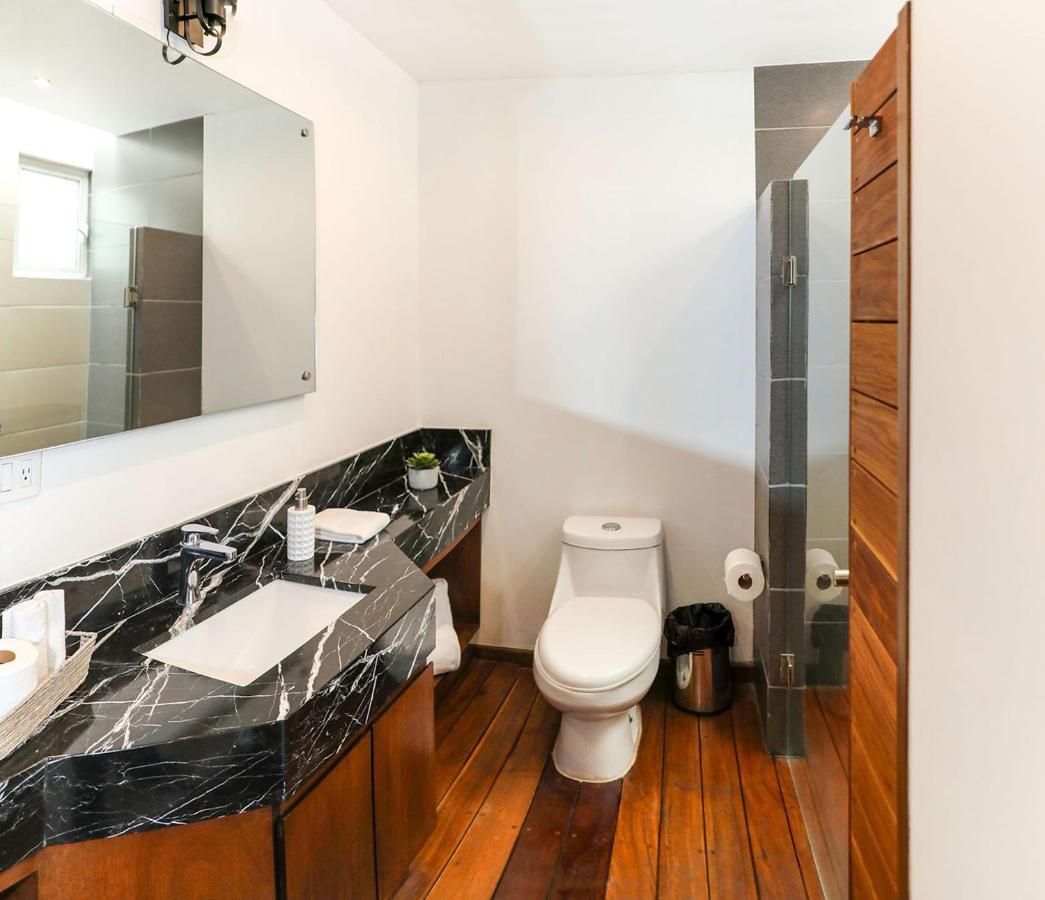 אגואסקליינטס Zimmer Suites מראה חיצוני תמונה