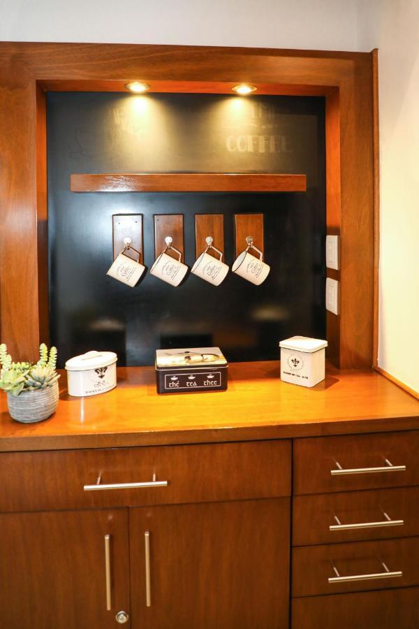 אגואסקליינטס Zimmer Suites מראה חיצוני תמונה
